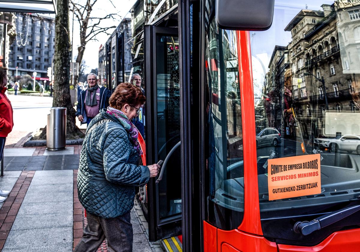 Los Trabajadores De Bilbobus Convocan Una Huelga Indefinida Desde El 9